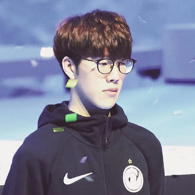 十三水高级摆法：为什么“同花顺”放在中道有时比放在底道更具杀伤力？（十三水进阶：为何同花顺摆中道有时比压底道更具威力）