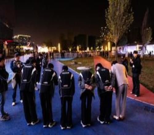 棋牌高阶：解析“桥牌”中的信号传递系统如何体现最高级的团队博弈。（棋牌进阶：桥牌信号体系如何呈现顶级团队博弈）