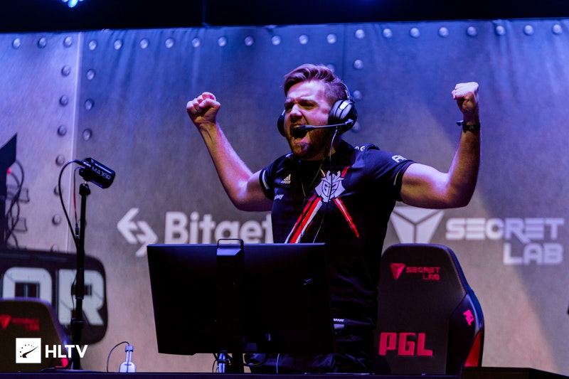 二八杠实战：如何识别庄家洗牌时通过“叠牌”制造的假随机。（二八杠实战：识破庄家洗牌叠牌伪随机的技巧）